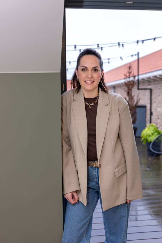 Elles van de Pol Onder de Pannen