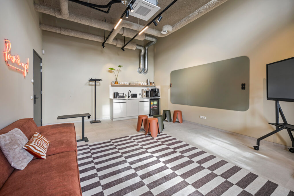 De studio ruimte, capaciteit tot 10 personen en 29 m2 oppervlakte